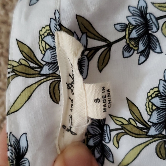 Button up top - Picture 4 of 6